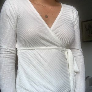 White v-neck long sleeve with belt